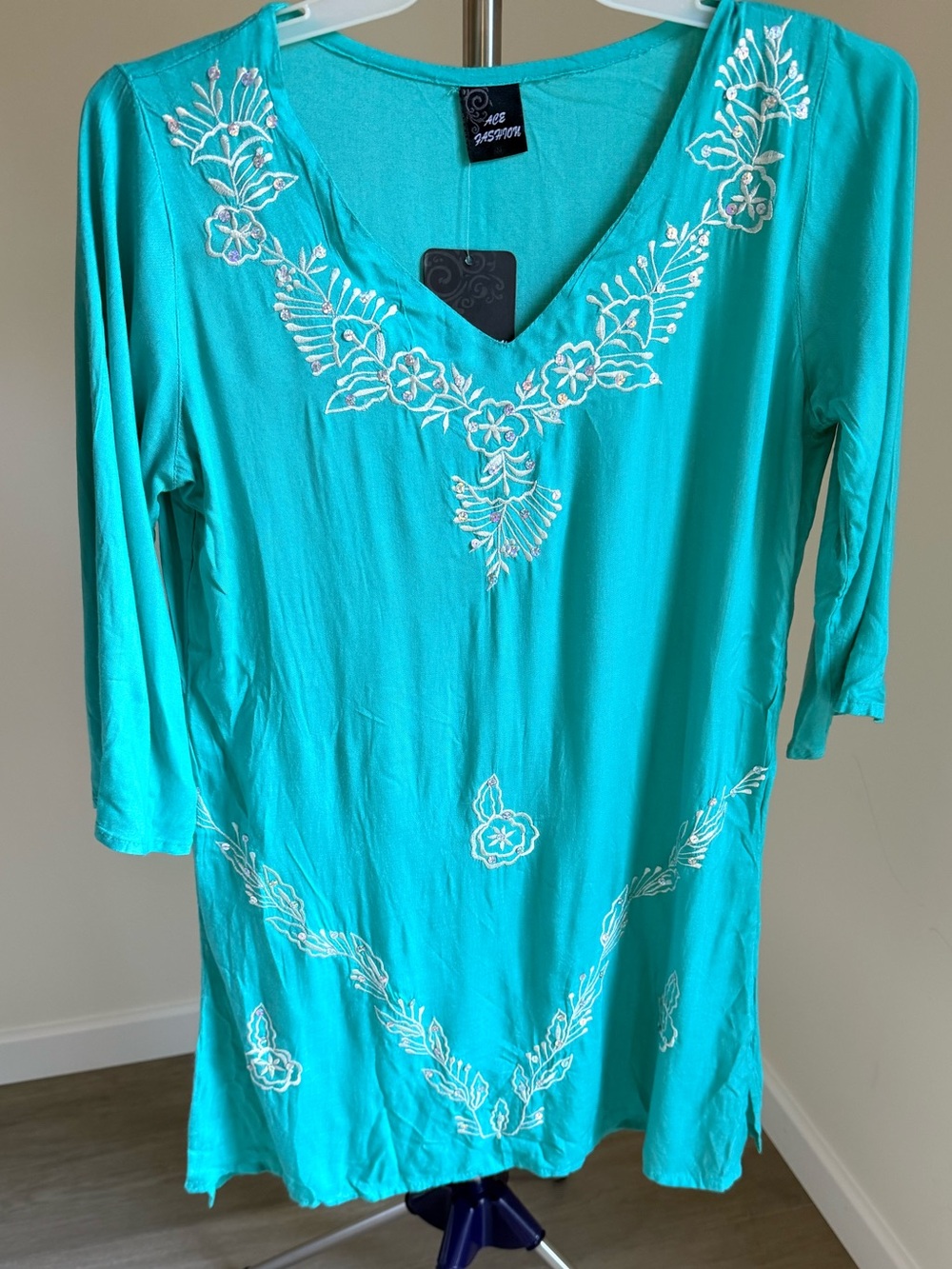 NWT Ace Fashion Turquoise Embroidered V-Neck Tunic M.
